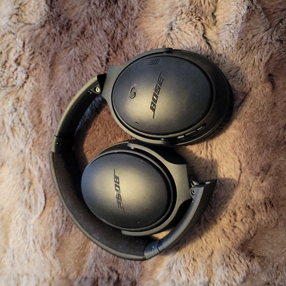 Nice Bose headphones  cannot beat the price - Picture 4 of 8